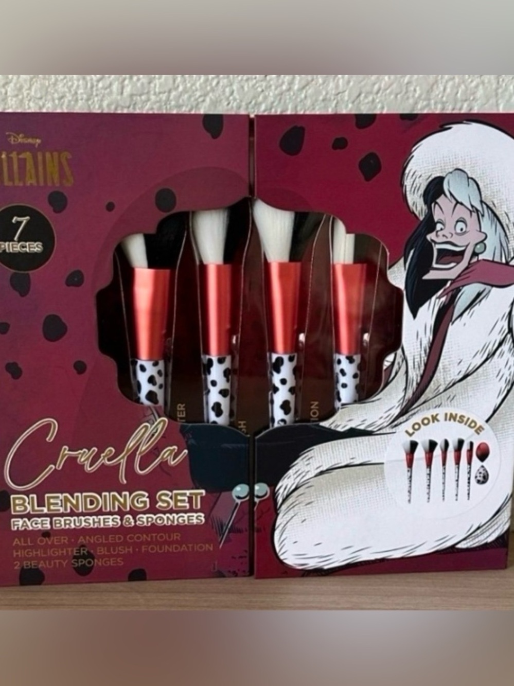 Brand-New Disney Villains Cruella 7-Piece Makeup Brush & Blending Set
